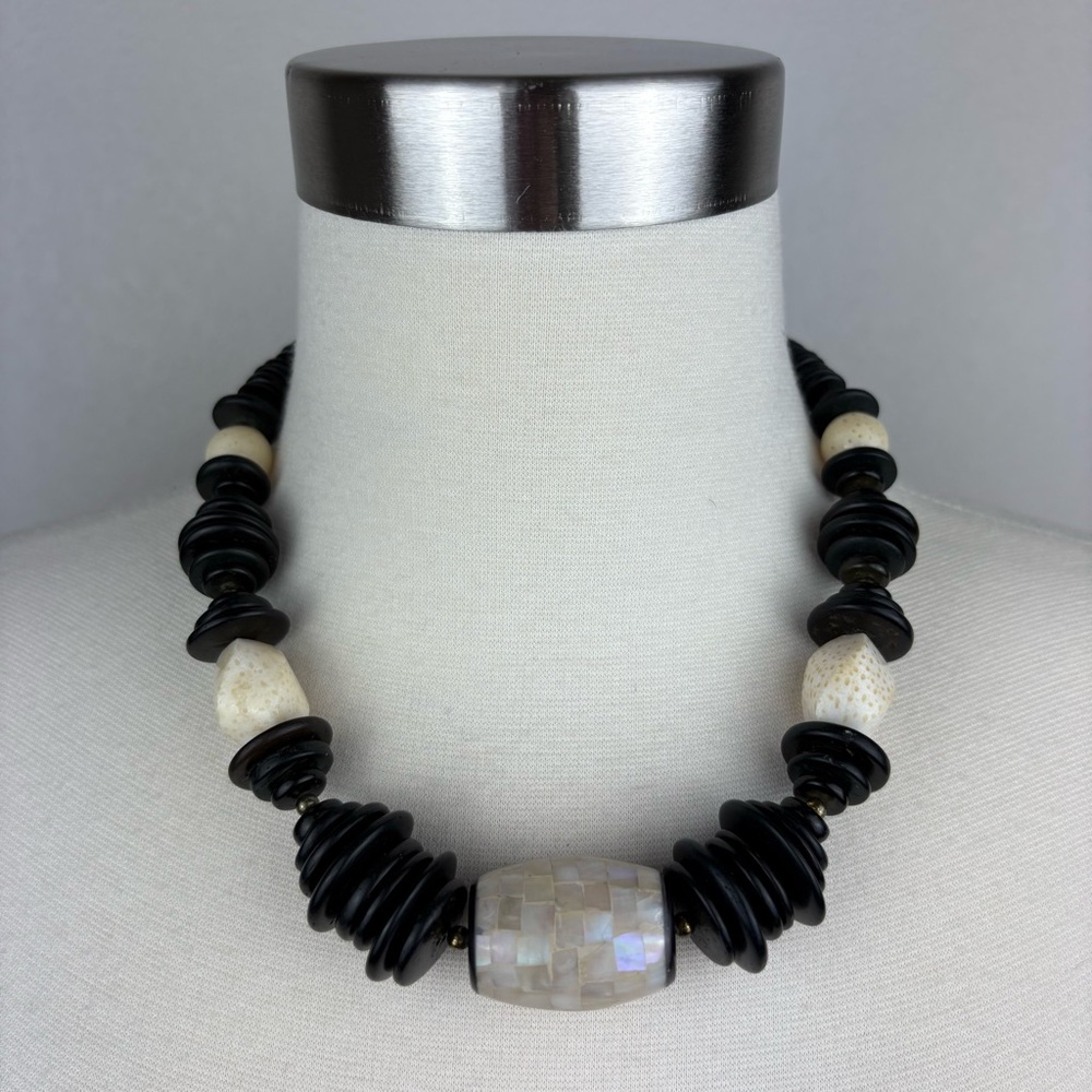 Vintage 1980s Black Wood Disc Mother of Pearl Necklace Boho Eclectic Necklace‎